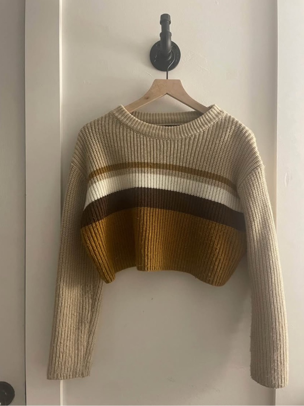 WOMENS SIZE M SHEIN CROPPED SWEATER